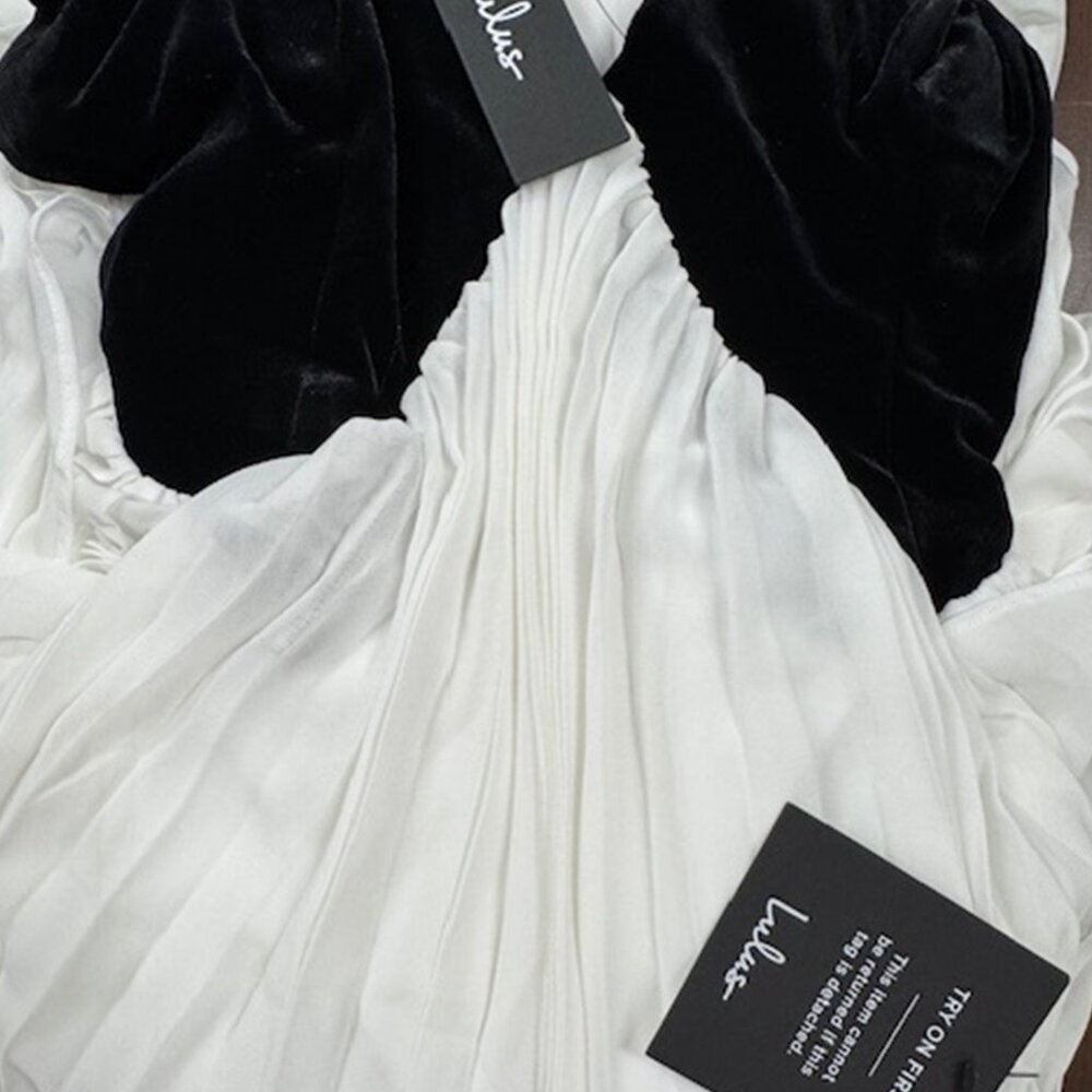 NWT Lulus Envied Glamour Black and White Pleated Backless Maxi Dress​ - Picture 5 of 10